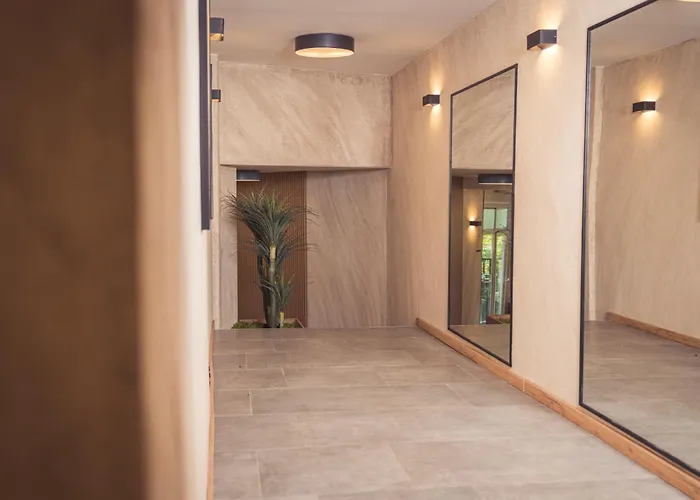 Tazz - River Front Oasis Collection Hotel 3*