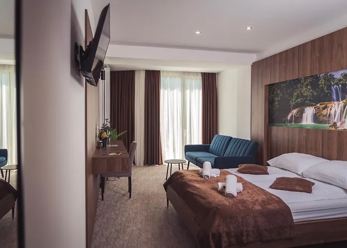 Hotel Tazz - River Front Oasis Collection