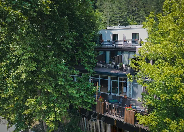 Hotel Tazz - River Front Oasis Collection